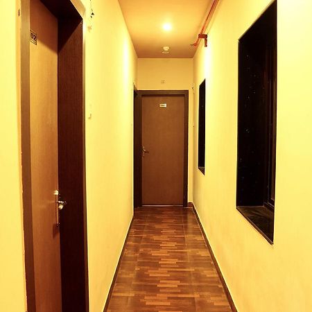 Hotel Trimoorti Καλκούτα Εξωτερικό φωτογραφία