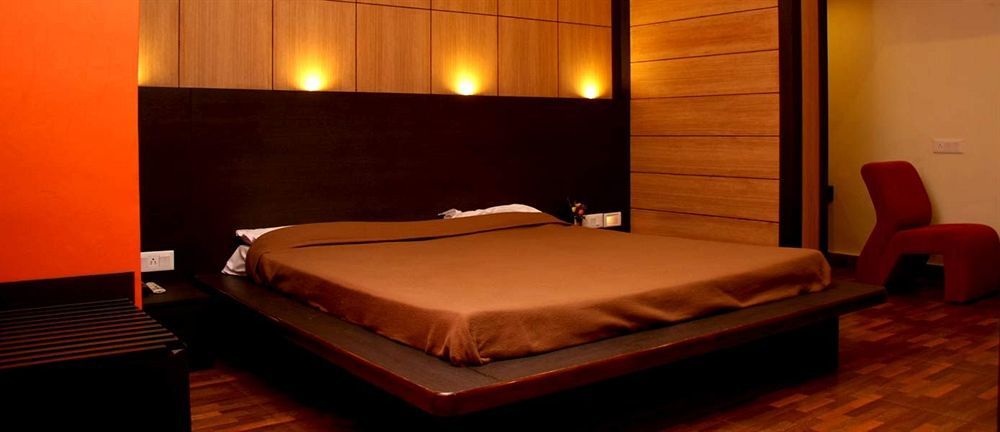 Hotel Trimoorti Καλκούτα Εξωτερικό φωτογραφία