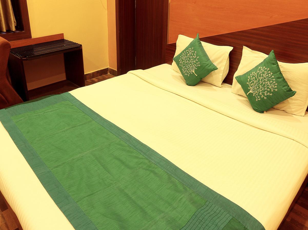 Hotel Trimoorti Καλκούτα Εξωτερικό φωτογραφία