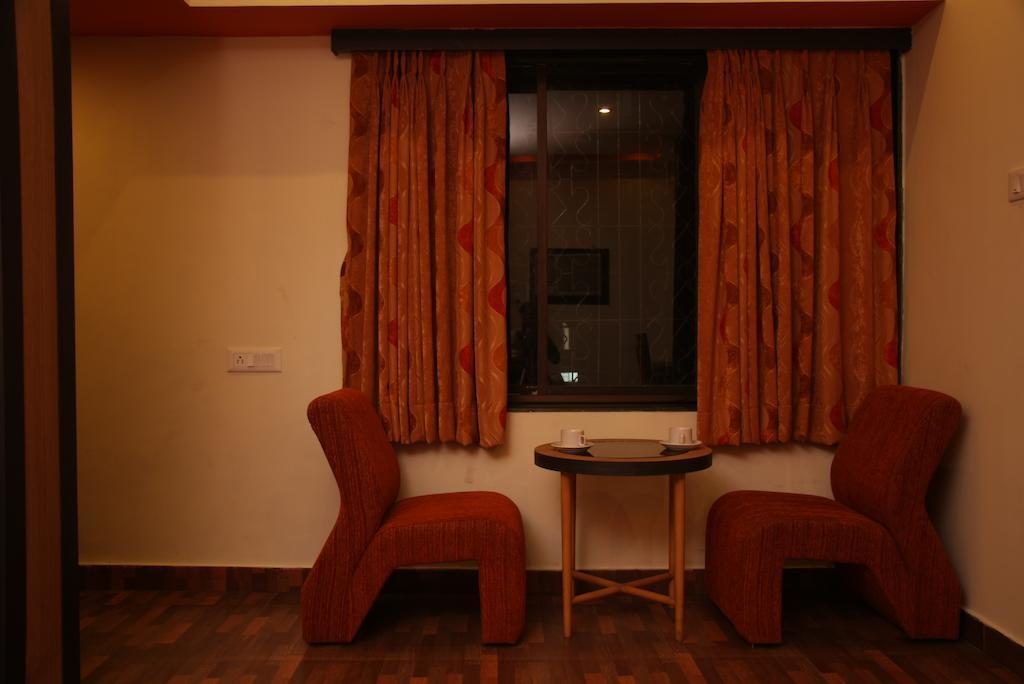 Hotel Trimoorti Καλκούτα Δωμάτιο φωτογραφία